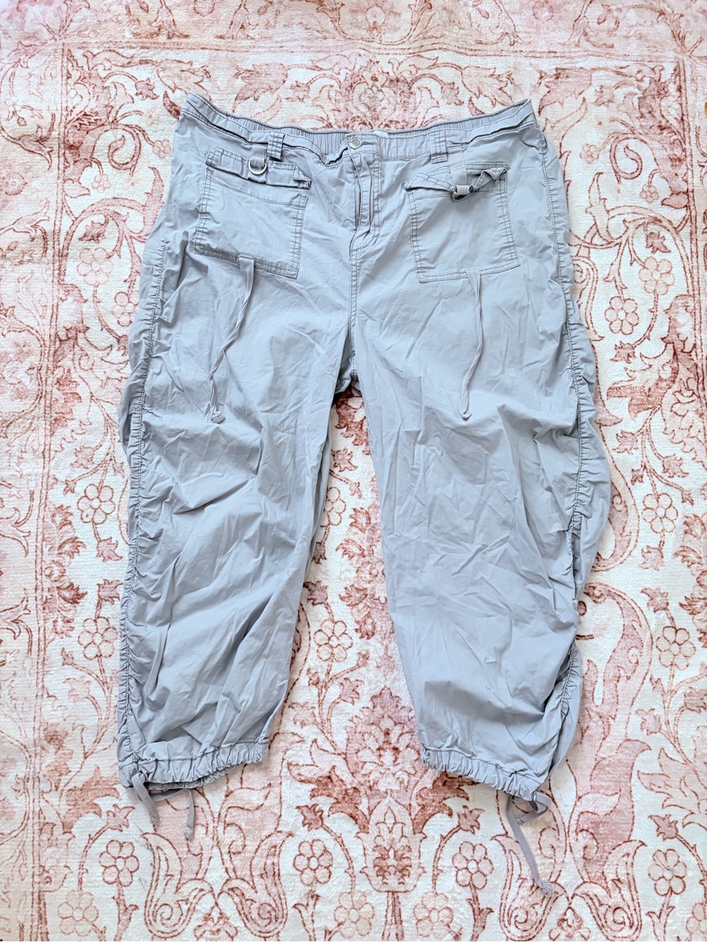 No Boundaries Light Gray Women's Cargo Capris